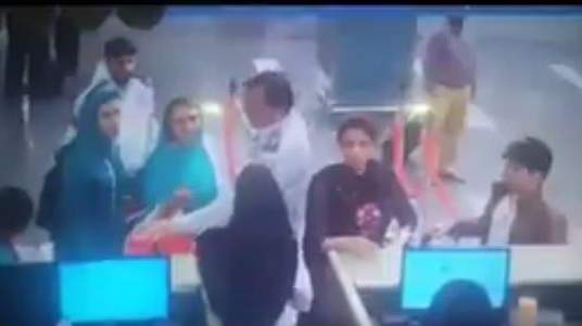 ಇಸ್ಲಾಮಾಬಾದ್ ವಿಮಾನ ನಿಲ್ದಾಣದಲ್ಲಿ ಕ್ಷುಲ್ಲಕ ಕಾರಣಕ್ಕೆ ತಾಯಿ,ಮಗಳಿಗೆ ಹೊಡೆದ ಮಹಿಳಾ ಸುರಕ್ಷಾ ಉದ್ಯೋಗಿ!