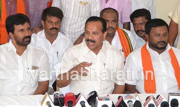 ಯಡಿಯೂರಪ್ಪ-ಈಶ್ವರಪ್ಪ ಸಂಘರ್ಷ ದೊಡ್ಡ ಸಮಸ್ಯೆಯಲ್ಲ : ಕೇಂದ್ರ ಸಚಿವ ಡಿ.ವಿ.ಸದಾನಂದಗೌಡ