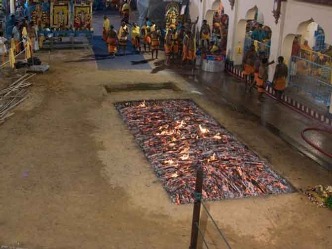 ಕೆಂಡ ಹಾಯುವ ಆಚರಣೆ : 19 ಮಂದಿಗೆ ಗಾಯ