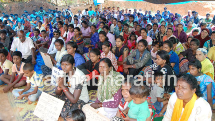 ಅಂಬೇಡ್ಕರ್ ಭಾವಚಿತ್ರ ಹರಿದ ಪೊಲೀಸರು: ಪಾಲೇಮಾಡು ನಿವಾಸಿಗಳಿಂದ ಅಹೋರಾತ್ರಿ ಪ್ರತಿಭಟನೆ