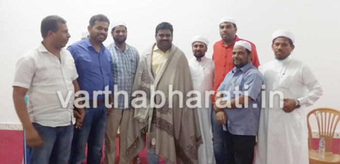 ಮರ್ಕಝುಲ್ ಹುದಾ ಕುಂಬ್ರ ಮದೀನಾ ಘಟಕದಿಂದ ರಶೀದ್ ವಿಟ್ಲರಿಗೆ ಸನ್ಮಾನ