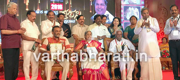 ​ಪ್ರತಿ ಜಿಲ್ಲಾ ಕೇಂದ್ರಗಳಲ್ಲೂ ಡಾ.ರಾಜ್ ದಿನಾಚರಣೆ: ಸಿದ್ದರಾಮಯ್ಯ