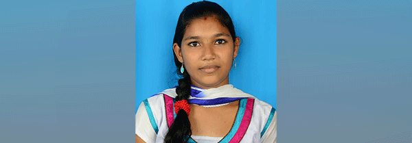 ರಸ್ತೆಬದಿ ಚರಂಡಿಗೆ ಬಿದ್ದ ಕಾರು: ವಿದ್ಯಾರ್ಥಿನಿ ಮೃತ್ಯು