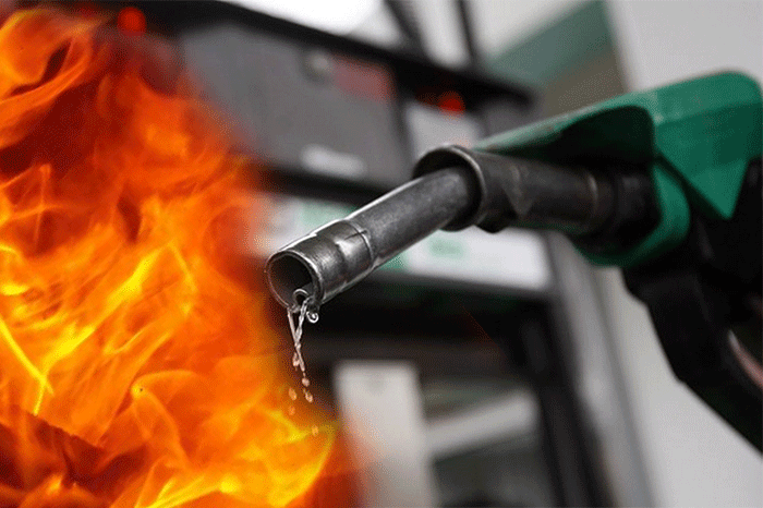 ಕೈ ಸುಡುವ ಪೆಟ್ರೋಲ್: ನಿಜವಾದ ಬೆಲೆ ಎಷ್ಟು? ಸರ್ಕಾರ ಹಾಕುವ ಕತ್ತರಿ ಎಷ್ಟು?