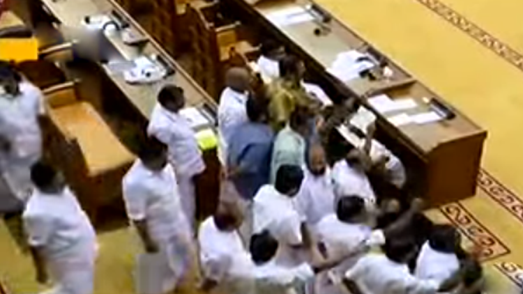 ಕೇರಳ ವಿಧಾನಸಭೆಯಲ್ಲಿ ಸಚಿವ ಮಣಿ ವಿರುದ್ಧ ಪ್ರತಿಪಕ್ಷ ಪ್ರತಿಭಟನೆ