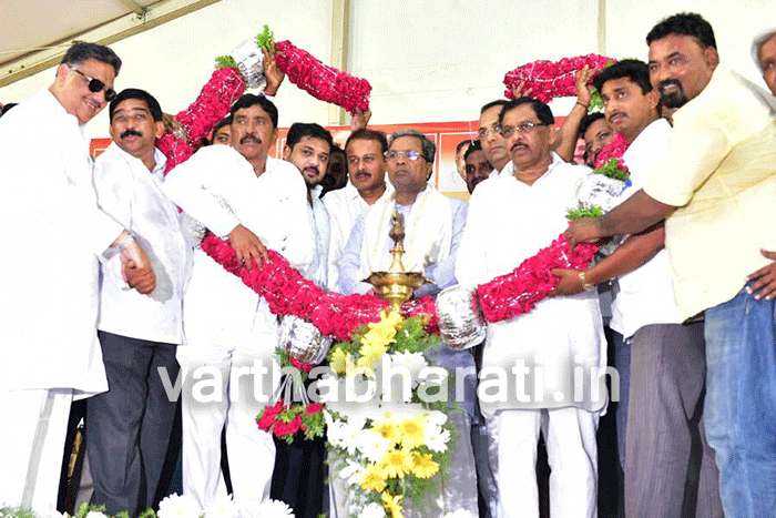 ಬಿಜೆಪಿಯನ್ನು ಕಟ್ಟಿಹಾಕಿದ ನಂಜನಗೂಡು- ಗುಂಡ್ಲುಪೇಟೆ ಕ್ಷೇತ್ರದ ಮತದಾರರು: ಸಿದ್ದರಾಮಯ್ಯ