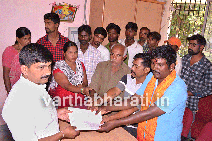 ಮೂಲಭೂತ ಸೌಕರ್ಯಕ್ಕೆ ಒತ್ತಾಯಿಸಿ ಕಲ್ಲುದೊಡ್ಡಿ ನಿವಾಸಿಗಳಿಂದ ನಗರಸಭೆಗೆ ಮನವಿ