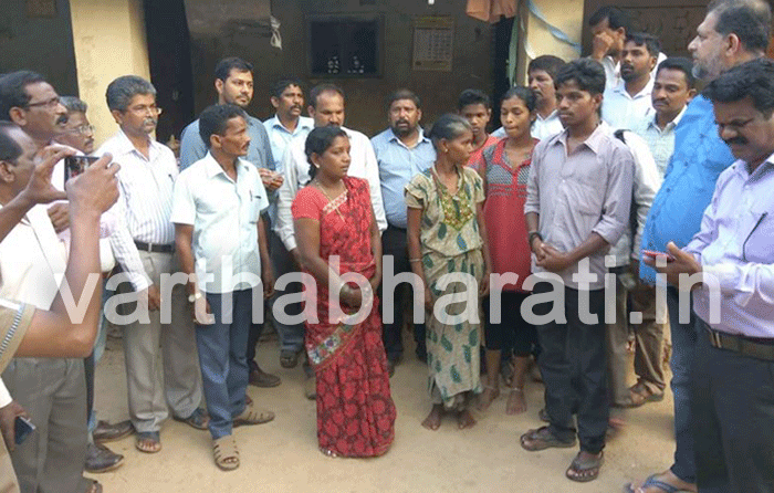 ಕೊರಗರ ಮೇಲೆ ಹಲ್ಲೆ ಪ್ರಕರಣ: ಕಾಲನಿಗೆ ದಲಿತ, ಮುಸ್ಲಿಮ್ ಮುಖಂಡರ ಭೇಟಿ