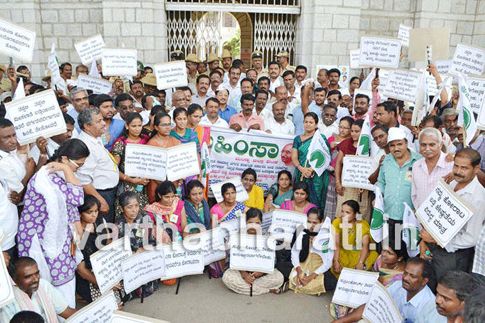 ಬಡ್ತಿ ಮೀಸಲಾತಿ ತೀರ್ಪು: ಯಥಾವತ್ತಾಗಿ ಜಾರಿಗೆ ಆಗ್ರಹಿಸಿ ಧರಣಿ