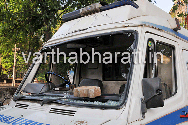 ಕುಡಿದ ಮತ್ತಿನಲ್ಲಿ ಆ್ಯಂಬುಲೆನ್ಸ್ ಗೆ ಕರೆಮಾಡಿ ಗಾಜು ಪುಡಿ ಪುಡಿ ಮಾಡಿದರು !