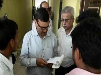 ಮಧ್ಯಪ್ರದೇಶದಲ್ಲಿ ಪತ್ತೆಯಾದ ದೋಷಪೂರ್ಣ ಮತಯಂತ್ರ ಉತ್ತರ ಪ್ರದೇಶದ ಕಾನ್ಪುರದಲ್ಲಿ ಬಳಕೆಯಾಗಿತ್ತು !