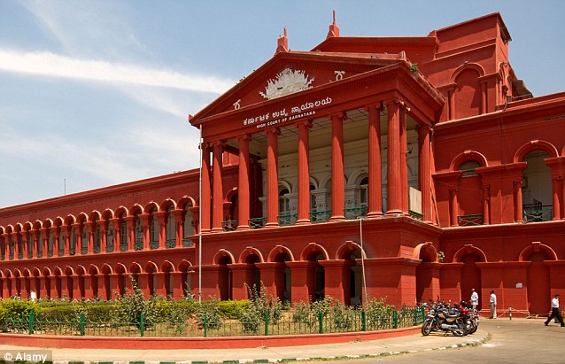 ಮ್ಯಾನ್‌ಹೋಲ್ ಮುಚ್ಚದವರ ವಿರುದ್ಧ ಬಿಬಿಎಂಪಿ ಅಧಿಕಾರಿಗಳು ಏಕೆ ಕ್ರಮ ಕೈಗೊಂಡಿಲ್ಲ: ಹೈಕೋರ್ಟ್ ಪ್ರಶ್ನೆ