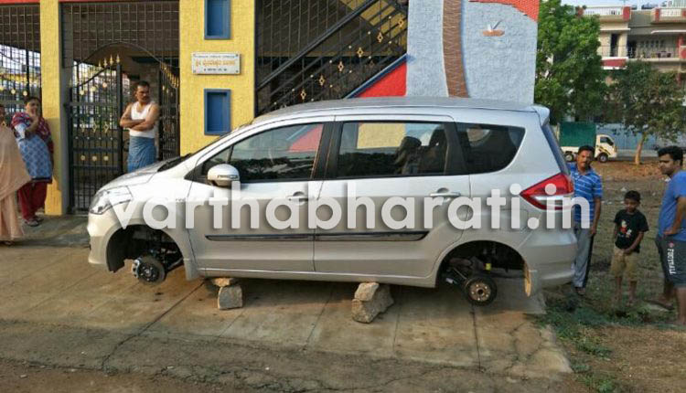 ಮನೆಯ ಮುಂಭಾಗ ನಿಲ್ಲಿಸಿದ್ದ ಕಾರಿನ ನಾಲ್ಕು ಟಯರ್ ಕಳವು !