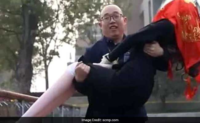 ವಧು ಸಿಗಲಿಲ್ಲ, ರೋಬಟನ್ನೇ ಮದುವೆಯಾದ!