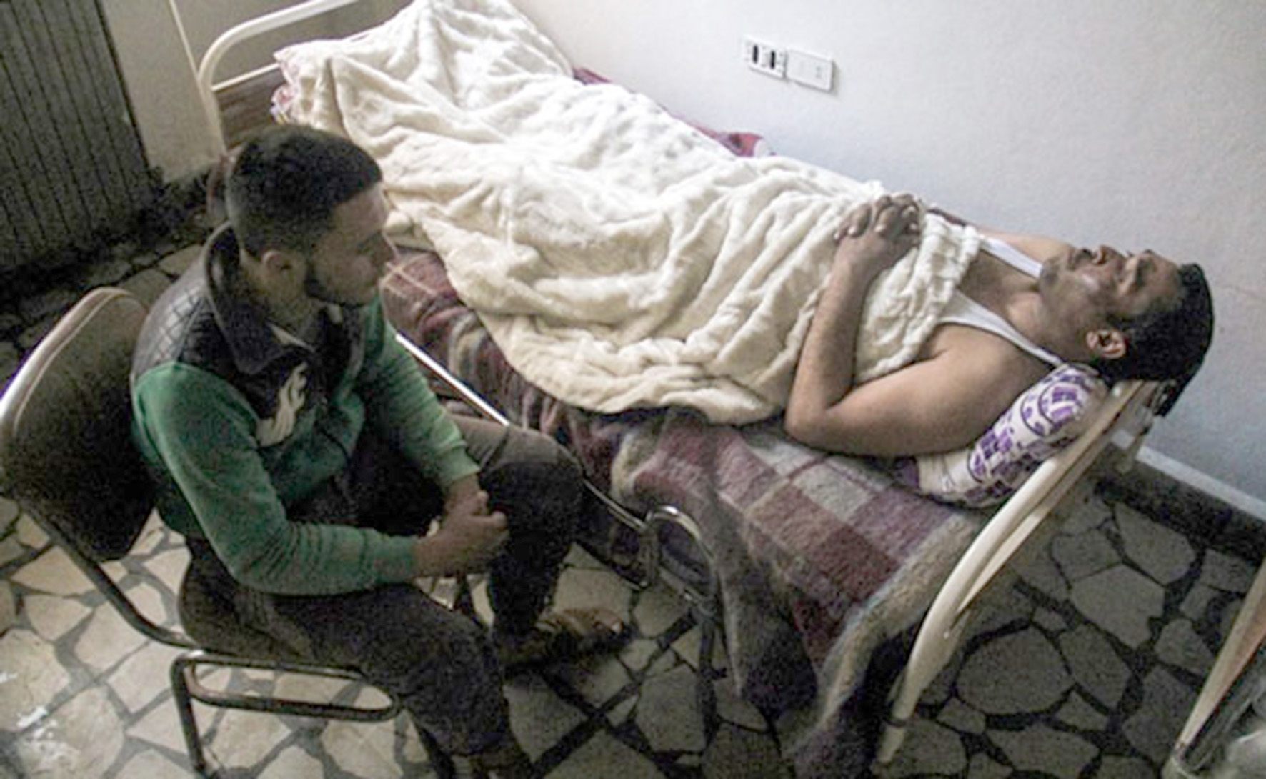 ಸಿರಿಯ ರಾಸಾಯನಿಕ ದಾಳಿ : ಸಮಯಸ್ಫೂರ್ತಿ ಮೆರೆದು ಬದುಕುಳಿದ ಸಾಹಸಿ