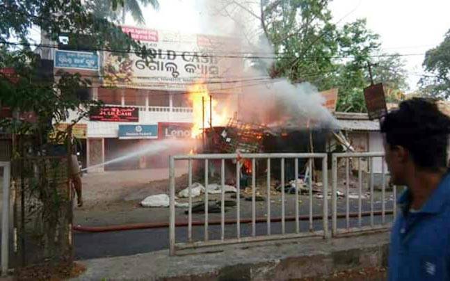 ಭದ್ರಕ್ : ಫೇಸ್‌ಬುಕ್‌ನಲ್ಲಿ ಟೀಕೆಗಳನ್ನು ವಿರೋಧಿಸಿ ಪ್ರತಿಭಟನೆ,ಕರ್ಫ್ಯೂ ಜಾರಿ