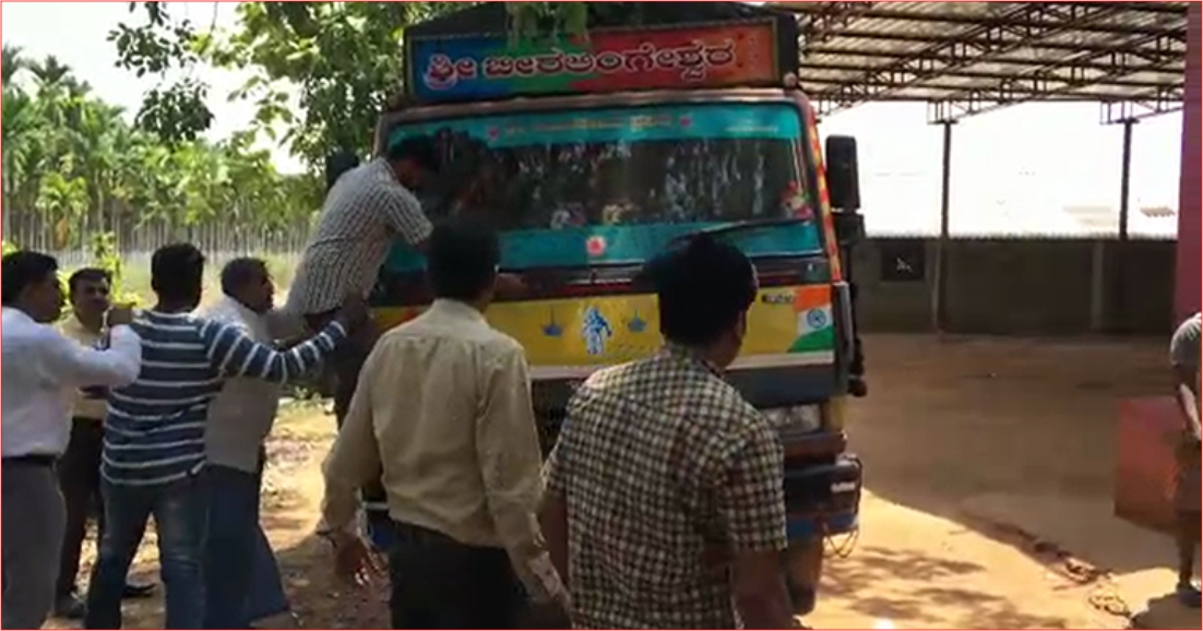 ಅಕ್ರಮ ಅಕ್ಕಿ ದಾಸ್ತಾನು: ದಾಳಿ ನಡೆಸಿದ ಅಧಿಕಾರಿಗಳ ಮೇಲೆ ಹಲ್ಲೆಗೆ ಯತ್ನ