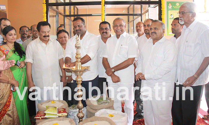 ​ಎಂಸಿಎಸ್ ಬ್ಯಾಂಕ್‌ನಲ್ಲಿ ಪಿಒಎಸ್ ಯಂತ್ರದ ಮೂಲಕ ಪಡಿತರ ವಿತರಣೆ, ಆಧಾರ್ ಸೇವಾ ಕೇಂದ್ರ ಆರಂಭ