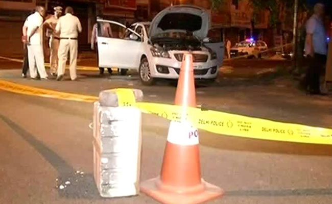 ದಿಲ್ಲಿಯಲ್ಲಿ ಶೂಟೌಟ್ ; ಓರ್ವ ಸಬ್ ಇನ್ಸ್ ಪೆಕ್ಟರ್ ಸೇರಿದಂತೆ ಮೂವರು ಬಲಿ