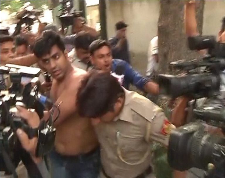 ಕಪಿಲ್ ಮಿಶ್ರಾ ಮೇಲೆ ದಾಳಿ ನಡೆಸಿದವನು ಬಿಜೆಪಿ ಬೆಂಬಲಿಗ