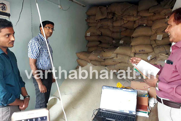 ಶಿವಮೊಗ್ಗ: ಡಿ.ಸಿ. ದಿಢೀರ್ ಭೇಟಿ; 10 ನ್ಯಾಯಬೆಲೆ ಅಂಗಡಿಗಳಿಗೆ ಶೋಕಾಸ್ ನೋಟಿಸ್