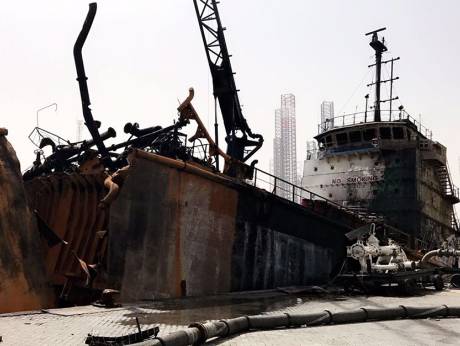 ಶಾರ್ಜಾ: ಹಡಗಿನಲ್ಲಿ ಬೆಂಕಿ; ಕಾರ್ಮಿಕ ಸಾವು