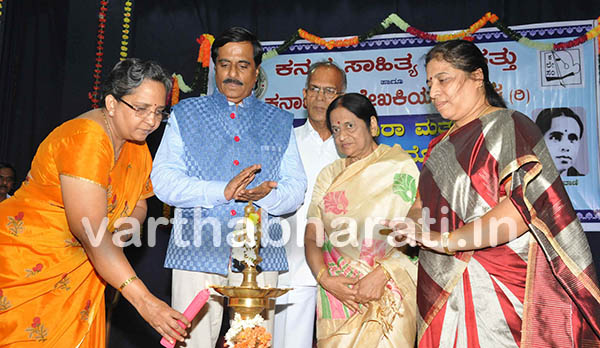 ಹಿರಿಯ ಮಹಿಳಾ ಸಾಹಿತಿಗಳ ಹೆಸರಿನಲ್ಲಿ ಟ್ರಸ್ಟ್ ಸ್ಥಾಪನೆ: ಡಾ.ವೀಣಾ ಶಾಂತೇಶ್ವರ್ ಒತ್ತಾಯ