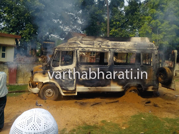 ಮಂಗಳೂರಿಗೆ ಜಾನುವಾರು ಸಾಗಾಟ ಮಾಡುತ್ತಿದ್ದ ವಾಹನಕ್ಕೆ ಕೊಡ್ಲಿಪೇಟೆಯಲ್ಲಿ ಬೆಂಕಿ