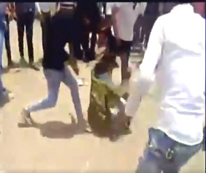 ಗೋರಕ್ಷಕರಿಂದ ಯುವಕನಿಗೆ ಥಳಿತ: ಇಬ್ಬರ ಸೆರೆ