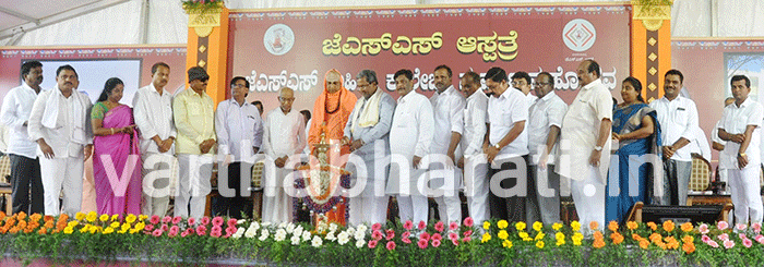 ವೃತ್ತಿಪರ, ಪದವಿ ಕಾಲೇಜು ವಿದ್ಯಾರ್ಥಿಗಳಿಗೆ ಉಚಿತ ಲ್ಯಾಪ್‌ಟಾಪ್ ವಿತರಣೆ: ಮುಖ್ಯಮಂತ್ರಿ ಸಿದ್ದರಾಮಯ್ಯ