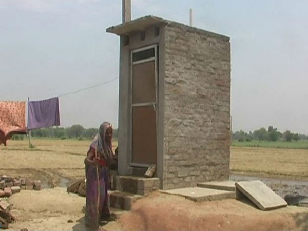 ಮೇಕೆಗಳನ್ನು ಮಾರಿ 102 ವರ್ಷದ ಅತ್ತೆಗಾಗಿ ಶೌಚಾಲಯ ಕಟ್ಟಿಸಿದ 90 ವರ್ಷದ ವೃದ್ಧೆ
