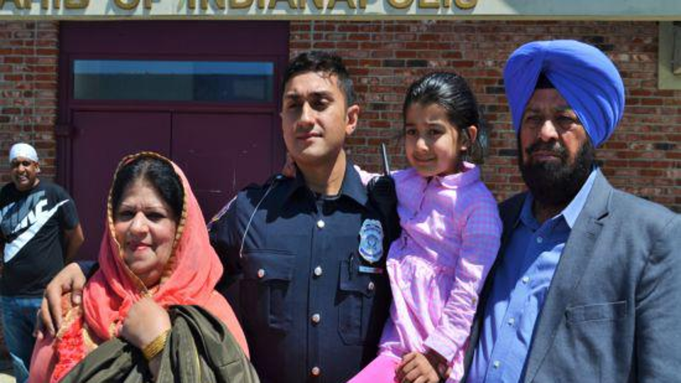 ಇಂಡಿಯಾನಪೊಲಿಸ್‌ನ ಪ್ರಥಮ ಸಿಖ್ ಪೊಲೀಸ್ ಅಧಿಕಾರಿಯಾಗಿ ಮಿತ್ತನ್ ಕಟೋಚ್