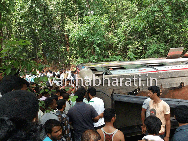 ಚಾರ್ಮಾಡಿಯಲ್ಲಿ ಪ್ರಪಾತಕ್ಕೆ ಉರುಳಿದ ಬಸ್: ಇಬ್ಬರು ಮೃತ್ಯು, ಹಲವರಿಗೆ ಗಾಯ