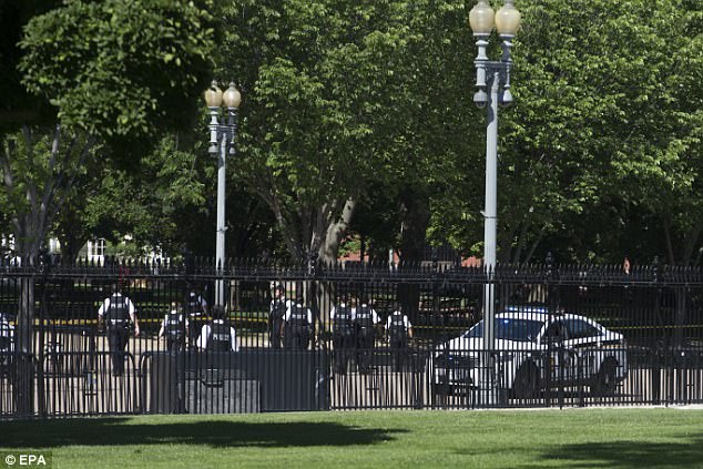 ಶ್ವೇತಭವನದ ಬೇಲಿ ಜಿಗಿಯಲು ಯತ್ನಿಸಿದ ಮಹಿಳೆಯ ಬಂಧನ