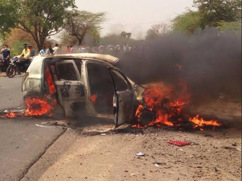 ಕಾರು-ಬೈಕ್ ಗಳ ಢಿಕ್ಕಿಯಿಂದ ಪೆಟ್ರೋಲ್ ಟ್ಯಾಂಕ್ ಸ್ಫೋಟ: ಇಬ್ಬರು ಮೃತ್ಯು; ಐವರಿಗೆ ಗಂಭಿರ ಗಾಯ