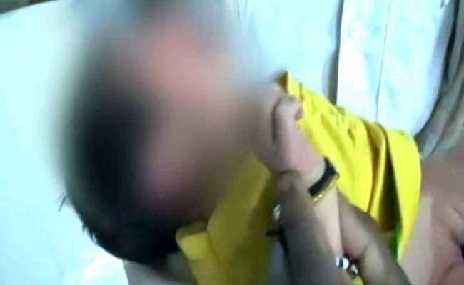 ಜಿಲ್ಲಾಸ್ಪತ್ರೆಯಲ್ಲಿ ಹಾಸಿಗೆ ಕೊರತೆ: ನೆಲದಲ್ಲಿ ಮಲಗಿದ್ದ ನವಜಾತ ಶಿಶುವಿಗೆ ಕಚ್ಚಿದ ಇಲಿ!