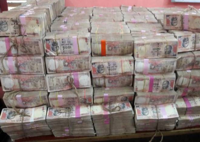 ಅಂಗಡಿಯೊಂದರಲ್ಲಿ 45 ಕೋಟಿ ಮೊತ್ತದ ಅಮಾನ್ಯ ನೋಟುಗಳು ಪತ್ತೆ!