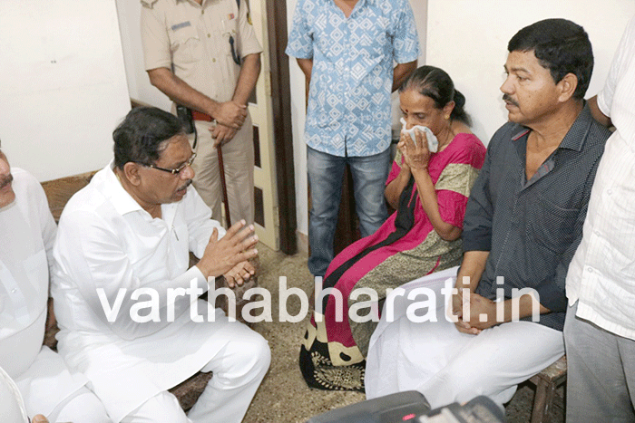 ಕಾರ್ತಿಕ್‌ರಾಜ್ ಮನೆಗೆ ಗೃಹಸಚಿವ ಪರಮೇಶ್ವರ್ ಭೇಟಿ