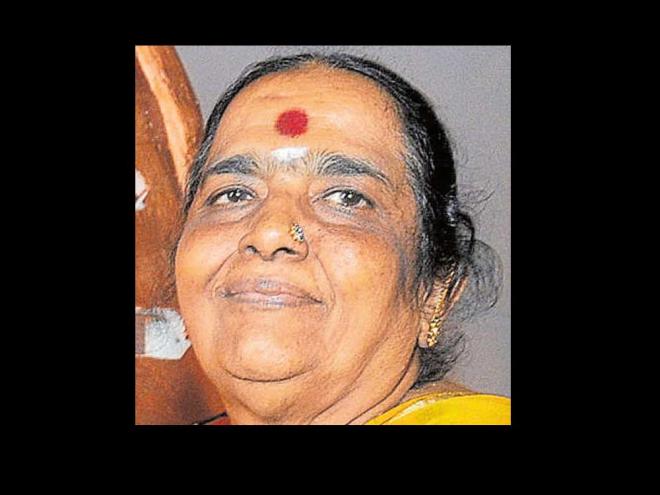 ಪಾರ್ವತಮ್ಮ ರಾಜ್ ಕುಮಾರ್ ಆರೋಗ್ಯದ ಸುಳ್ಳು ವದಂತಿ: ನಟ ಶಿವಣ್ಣ ಬೇಸರ