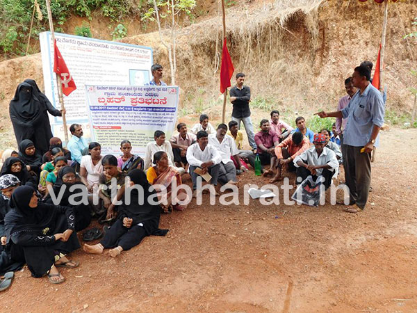 ಅಂಬ್ಲಮೊಗರು ಗ್ರಾ.ಪಂ. ಮುಂದೆ ನಿವೇಶನ ರಹಿತರಿಂದ ಧರಣಿ