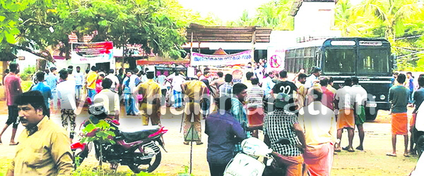 ಮದ್ಯದಂಗಡಿ ತೆರೆಯಲು ನಾಗರಿಕರಿಂದ ವಿರೋಧ: ಲಾಠಿ ಚಾರ್ಜ್