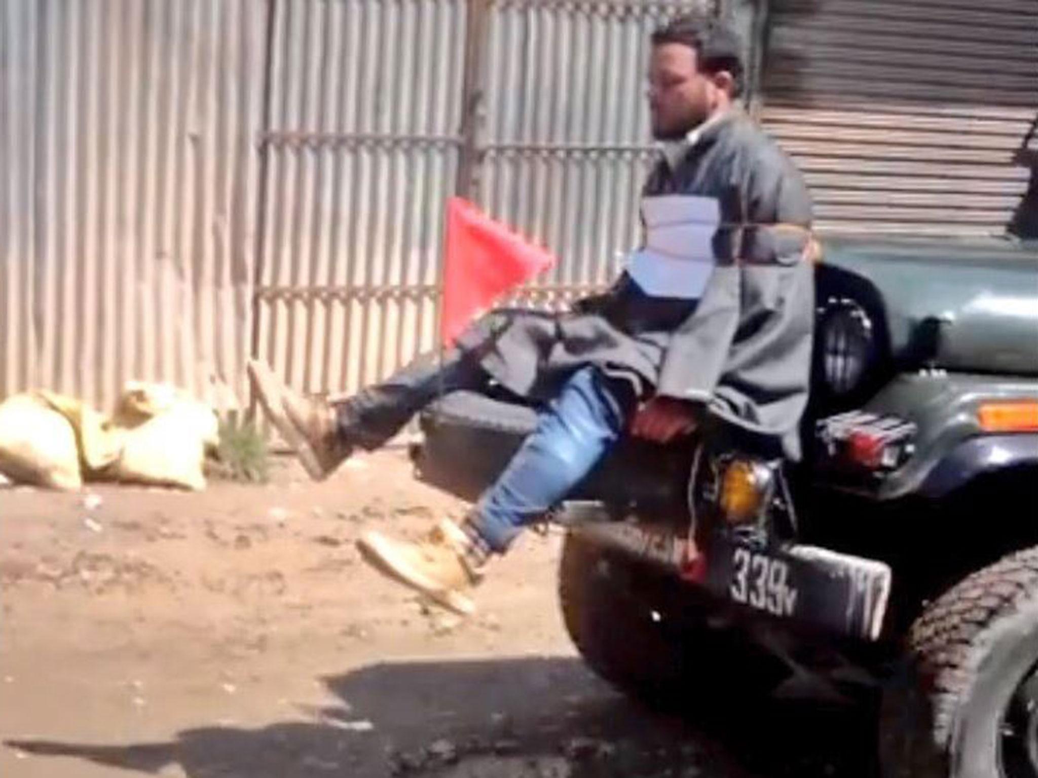 ಯುವಕನನ್ನು ಜೀಪ್ ಮುಂಭಾಗಕ್ಕೆ ಕಟ್ಟಿದ್ದ ಅಧಿಕಾರಿಗೆ ಸೇನೆಯಿಂದ ಸನ್ಮಾನ