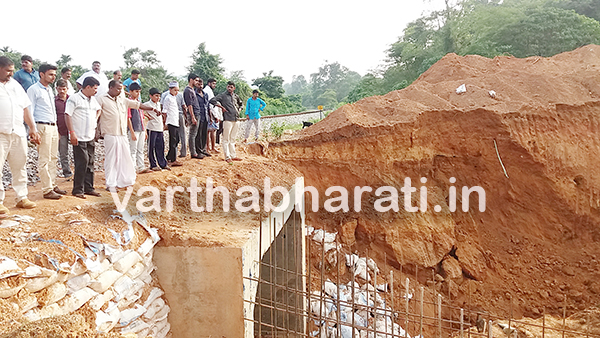 ಕೋಡಿಂಬಾಳ: ರೈಲ್ವೇ ಕೆಳ ಸೇತುವೆ ಕಾಮಗಾರಿ ವೇಳೆ ಮಣ್ಣು ಕುಸಿತ