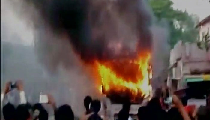 ಬಿಹಾರದಲ್ಲಿ ಬಸ್‌ಗೆ ಬೆಂಕಿ : 8 ಜನರ ಸಜೀವ ದಹನ