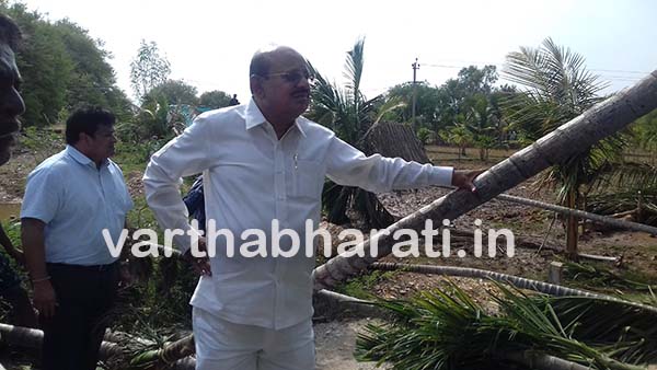 ಭೀಕರ ಗಾಳಿ-ಮಳೆಗೆ ಅಪಾರ ಆಸ್ತಿಪಾಸ್ತಿ ನಷ್ಟ : ವರದಿ ನೀಡಲು ಅಧಿಕಾರಿಗಳಿಗೆ ಸಚಿವರ ಸೂಚನೆ