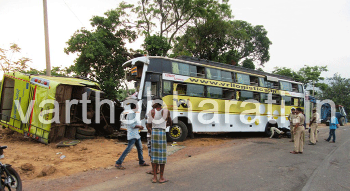 ಭೀಕರ ರಸ್ತೆ ಅಪಘಾತ: ನವವಧು ಸೇರಿದಂತೆ 8 ಜನರು ಮೃತ್ಯು