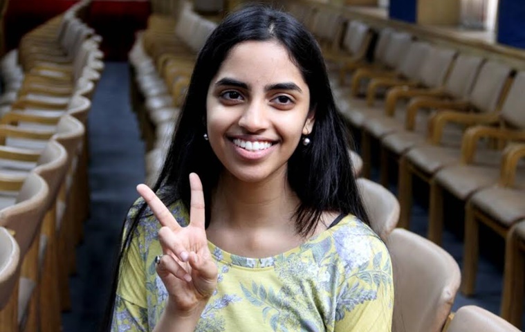 ಡಾಕ್ಟರ್, ಇಂಜಿನಿಯರ್ ಅಲ್ಲ: ಸಿಬಿಎಸ್‌ಇಯಲ್ಲಿ ದೇಶಕ್ಕೇ ಟಾಪರ್ ರಕ್ಷಾಗೆ ರಾಜಕೀಯ ಶಾಸ್ತ್ರದಲ್ಲಿ ಆಸಕ್ತಿ!