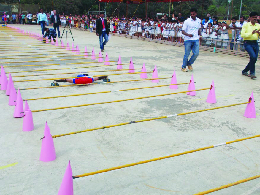 ​ಲಿಂಬೋ ಸ್ಕೇಟಿಂಗ್‌ನಲ್ಲಿ ಪ್ರಿಯದರ್ಶಿನಿ ವಿಶ್ವ ದಾಖಲೆ
