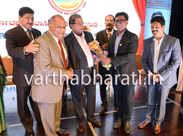 ಅಬುಧಾಬಿ: ಬ್ಯಾರೀಸ್ ವೆಲ್ಫೇರ್ ಫೋರಂನಿಂದ ಸಿದ್ದರಾಮಯ್ಯರಿಗೆ ಸನ್ಮಾನ