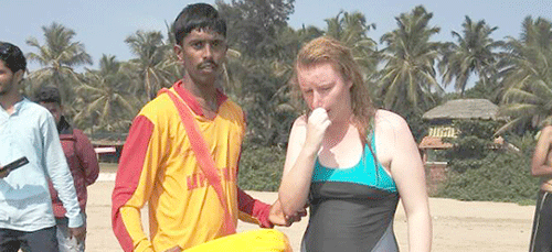 ಗೋಕರ್ಣ: ಸಮುದ್ರಪಾಲಾಗುತ್ತಿದ್ದ ವಿದೇಶಿ ಮಹಿಳೆಯ ರಕ್ಷಣೆ ಗೋಕರ್ಣ: ಸಮುದ್ರಪಾಲಾಗುತ್ತಿದ್ದ ವಿದೇಶಿ ಮಹಿಳೆಯ ರಕ್ಷಣೆ